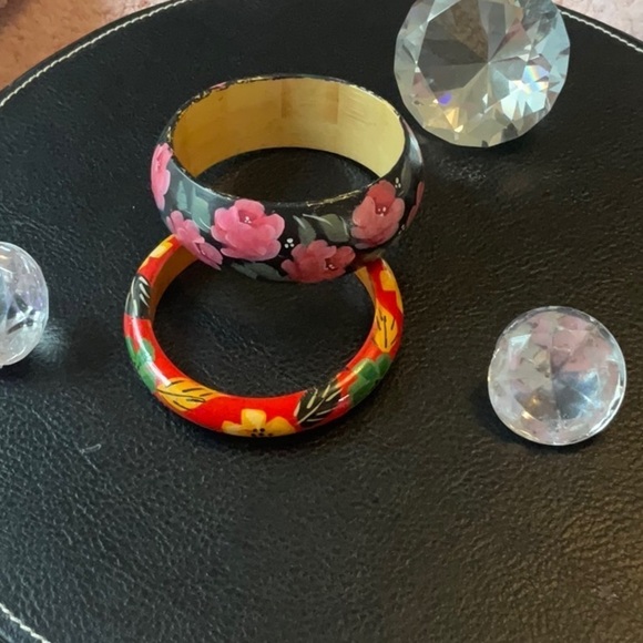 TWO VINTAGE HAND PAINTED WOODEN BANGLE BRACELETS - Picture 1 of 6